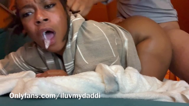 Iluvmydaddi's sloppy morning garden blowjob ends with a huge ass bounce