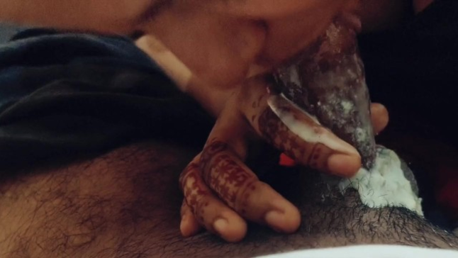 BanglaSexycouple's Indian college girl gets her throat packed with torrid spunk